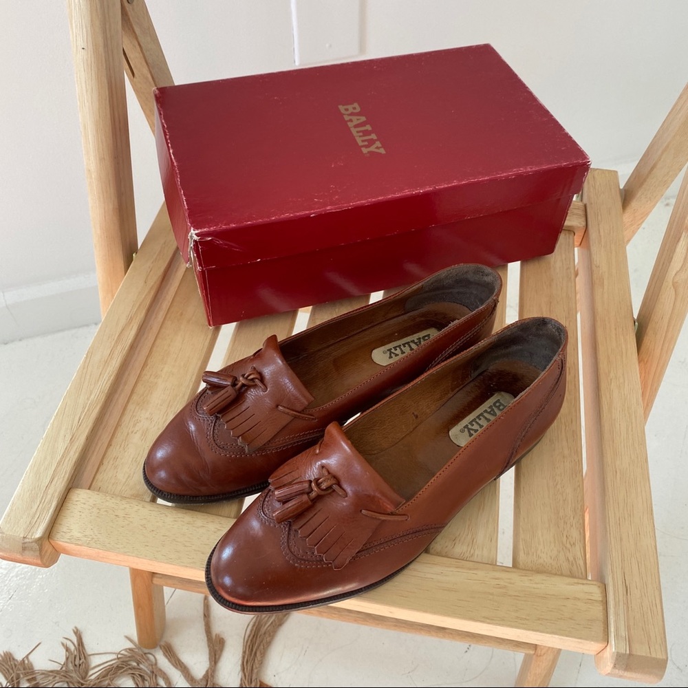 Vintage Bally loafers. Brown leather. Original box. Great condition